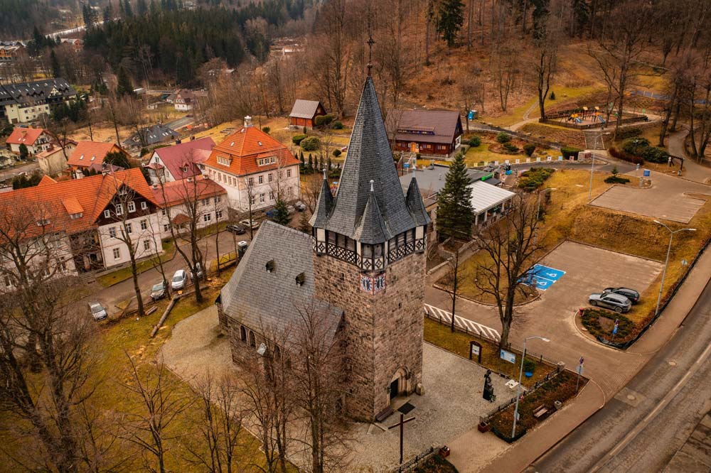 Kościół pw. Najświętszego Serca Pana Jezusa w Karpaczu - widok z góry