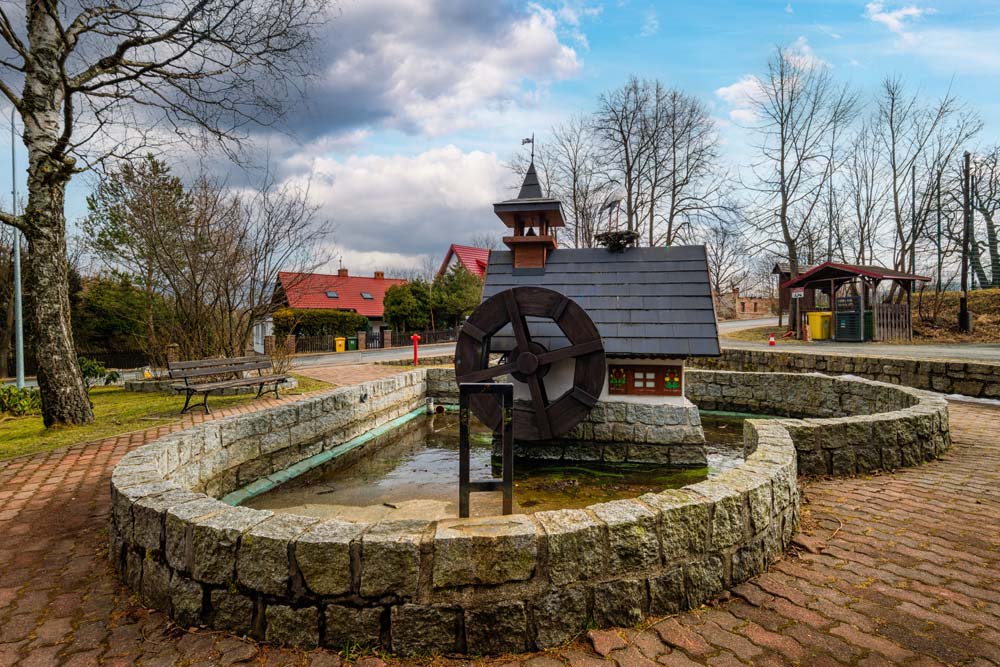 Młynek Miłości jest hołdem dla mieszkańców, którzy przez wieki pracowali na stromych stokach rzek i potoków. Podobnie jak w legendarnej historii, w codziennym życiu miłość i wytrwałość stanowiły podstawę szczęśliwych rodzin.