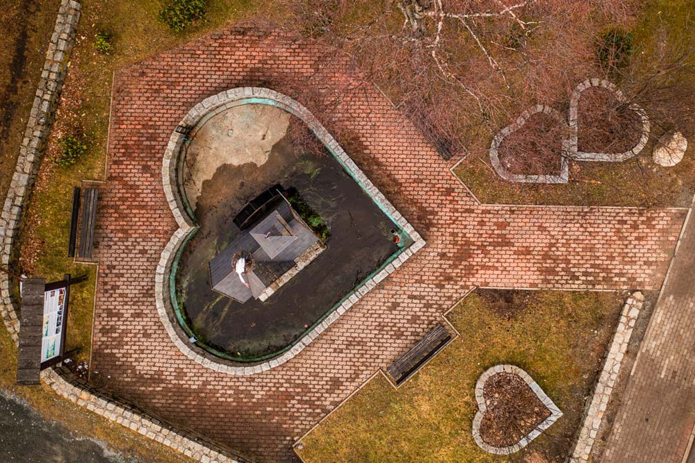 Symbolika i kultura – dlaczego Młynek Miłości przyciąga zakochanych?