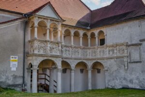 Renesansowy dwór w Nawojowie Łużyckim — łużycki Wawel, którego nikt nie zauważa – zdjęcie tytułowe