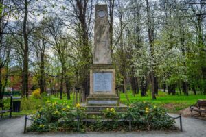 Obelisk w Świdnicy — pomnik, który przetrwał cały cmentarz – zdjęcie tytułowe